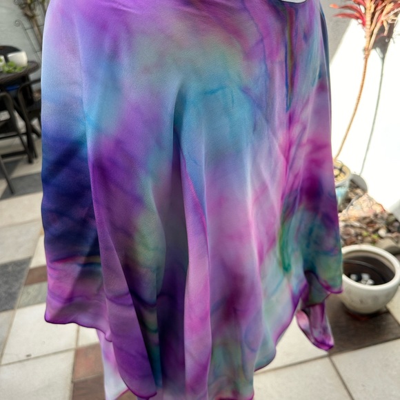 Hand painted one of a kind silk crepe poncho - Picture 3 of 3
